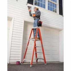 LOUISVILLE FP1504 4-FT FG PLATFORM STEPLADDER T